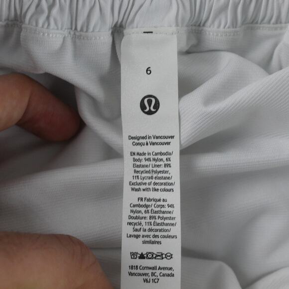 Lululemon Shorts Women 6 Hotty Hot High Rise Lined 4 Lace Trim Running Athletic - Picture 10 of 16